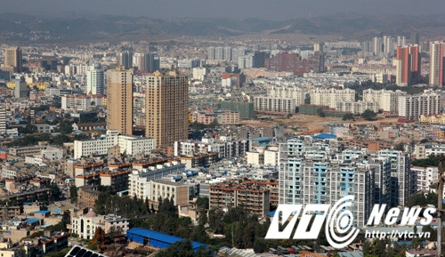 Châu Văn Sơn (Vân Nam, Trung Quốc), là vùng đất giáp phía Bắc Việt Nam, là nơi nổi tiếng với củ tam thất, cung cấp nguồn dược liệu quý này không chỉ cho Trung Quốc, Việt Nam, mà cho cả thế giới. Tam thất trồng ở châu Văn Sơn được cho là tốt nhất, bởi khí hậu, thổ nhưỡng phù hợp với loại dược liệu thuộc họ sâm này. Tam thất là vị thuốc rất quý, có tác dụng bổ máu, được sử dụng để bồi bổ cho người thiếu máu, sức khỏe kém, thậm chí rất tốt cho người bị ung thư.