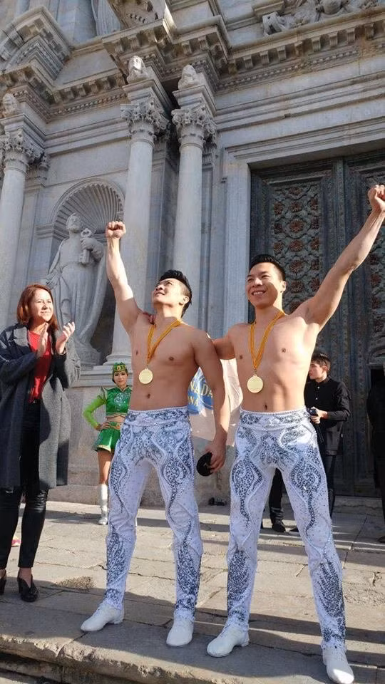 Anh em nghe si xiec Co - Nghiep va duong len bac them Girona-Hinh-4