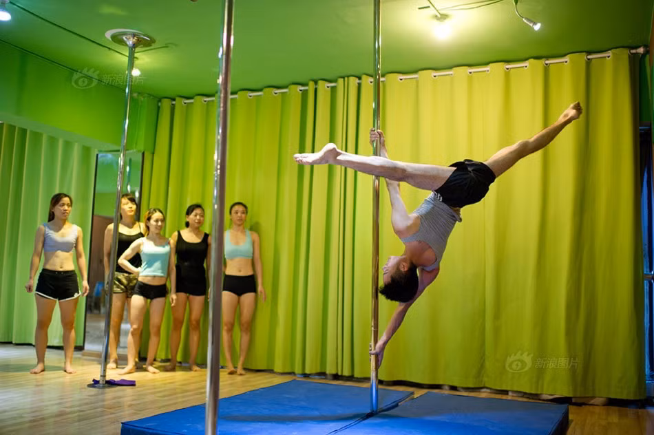 Vương Kiến cho hay kế hoạch trong thời gian tới là đào tạo nhiều vũ công múa cột chuyên nghiệp, có khả năng tranh tài tại các giải đấu quốc tế. "Tôi luôn ước môn múa cột được đưa vào thi đấu tại Olympic. Dù con đường còn rất dài, tôi vẫn không ngừng hy vọng tâm nguyện của đời mình sẽ được thực hiện”, nam huấn luyện viên Trung Quốc nói.