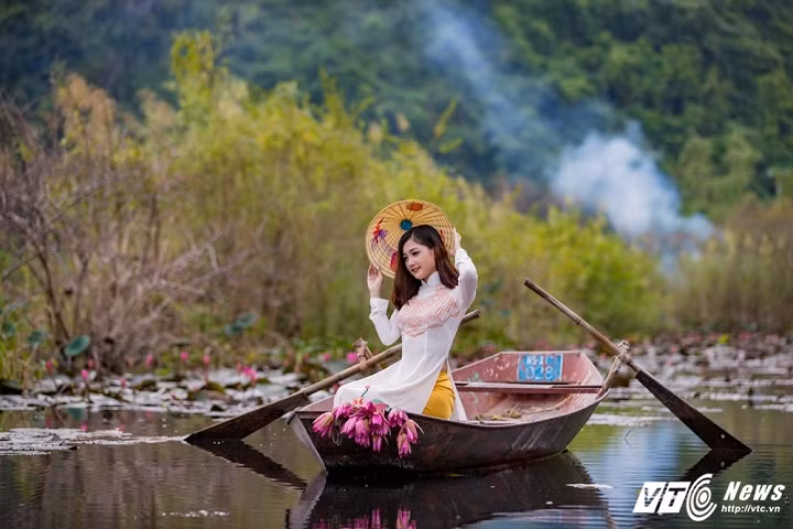 Thiếu nữ xinh đẹp Huyền Trang tiết lộ chưa có người yêu. Mẫu người yêu của Trang là người chân tình, thông cảm và biết chia sẻ.