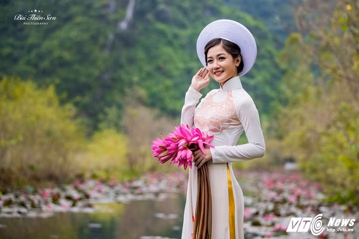 Say dam voi ve dep cua thieu nu Ha thanh lam nghe lai do