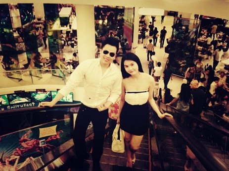 Tuy không trực tiếp nói ra nhưng ai cũng hiểu, Ngọc Trinh luôn coi Khắc Tiệp là người thầy của mình. Khắc Tiệp chính là người dìu dắt Ngọc Trinh từ khi còn là cô gái quê mùa cho tới khi trở thành ngôi sao hạng A của showbiz.