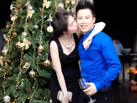 Dù bây giờ đã trở thành ngôi sao hạng A nổi tiếng và giàu có nhưng chưa bao giờ Ngọc Trinh làm Khắc Tiệp buồn lòng. Với Ngọc Trinh, cô luôn thể hiện mình là một cô trò ngoan của Khắc Tiệp.