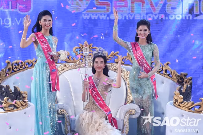 Đại học Ngoại thương Đại học Ngoại thương không chỉ nổi tiếng với truyền thống hiếu học, thuộc top trên với điểm thi đầu vào cao nhất cả nước, mà còn quy tụ nhiều “trai xinh gái đẹp”. Tối ngày 28/8, người đẹp Đỗ Mỹ Linh đăng quang Hoa hậu Việt Nam 2016 đã chất thêm bề dày sắc đẹp cho ngôi trường này.