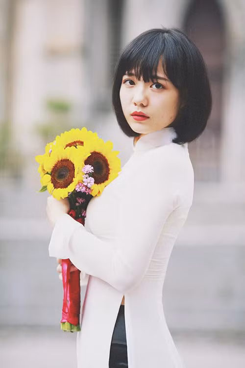 Trai xinh, gái đẹp Ngoại thương đã tái hiện lại khung cảnh Hà Nội những năm thập niên 30 của thế kỷ trước. Nữ mặc áo dài, nam mặc sơ mi trắng, quần âu… tạo dáng trên những con đường cổ kính Hà thành. Không quá cầu kỳ, không quá nhiều màu sắc, bộ ảnh vẫn rất có “hồn”, đem lại cảm giác gần gũi và thân thuộc cho người xem. Hầu hết sinh viên trong lớp đều sinh ra và lớn lên trên mảnh đất Tràng An, học cấp ba ở một số trường THPT như: Chu Văn An, chuyên Hà Nội – Amsterdam, chuyên Ngoại ngữ - ĐH Ngoại ngữ (ĐH Quốc gia Hà Nội)… Đó chính là lý do “nam thanh nữ tú” lớp Anh 26 quyết định chụp ảnh kỷ yếu theo phong cách Hà Nội xưa.