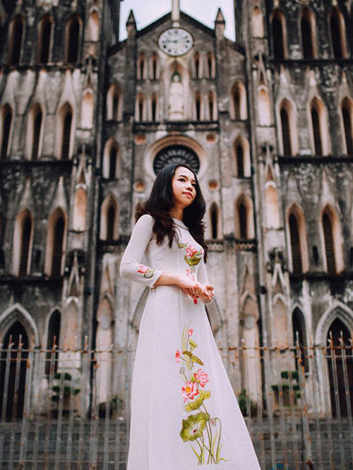 Nữ sinh xinh đẹp, sở hữu vóc dáng chuẩn.