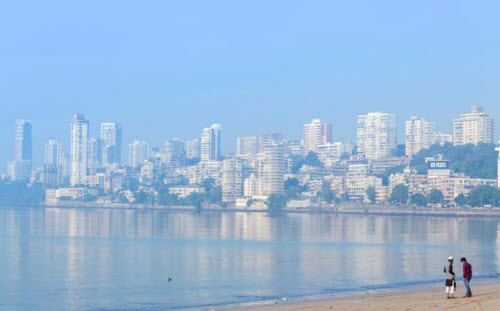 Bãi biển Chowpatty tại thành phố Mumbai (Ấn Độ), được biết đến là một trong những nơi ô nhiễm nhất thế giới. Nước biển ở đây hoàn toàn không đủ an toàn để tắm.