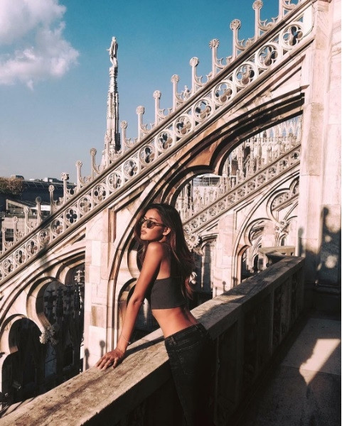 Là một người mẫu nên cô nàng cũng ăn mặc rất đẹp và thời thượng.