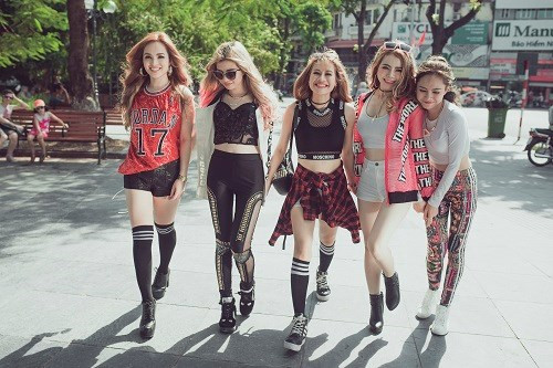 Khi được "soi" từng thành viên trong nhóm, Hiền Trinh thổ lộ: "S Girls là cái tên đại diện cho 5 tính cách của mỗi cô gái, Strong-Girl, Sexy-Girl, Super-Girl, Star-Girl... Đó là một cô nàng với ngoại hình cá tính mạnh mẽ nhưng bên trong lại rất nhạy cảm, dễ xúc động Đỗ Kim Thành. Vui vẻ "tăng động" và rất hay cười pha chút ngô nghê từ Chung Thương. Rất hay chọc cười người khác và lãng mạn "sến súa" nhưng quá đỗi dịu dàng là Lê Huyền Anh hay cô em út ít nói, nhẹ nhàng đôi khi cũng rất "điên" và ngầu Nguyễn Hồng Vịnh".