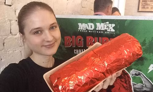 Kinh ngac toc do an uong cua nu sieu mau 9X