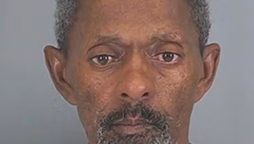 Người đàn ông đã gọi điện cầu cứu cảnh sát vì bị bạn gái từ chối "chuyện ấy".