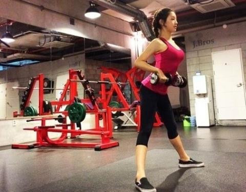 Soi thuc don giam 32kg cua ca si Han Quoc-Hinh-2