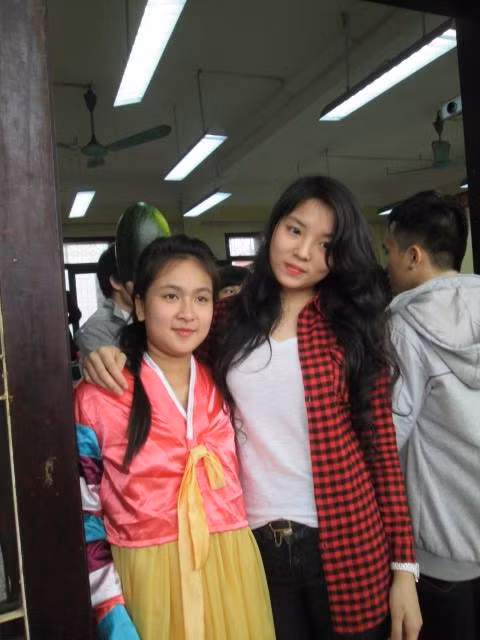 Không trang điểm, Kỳ Duyên trông khá nhợt nhạt và chẳng có gì nổi bật.