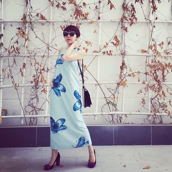 Váy maxi quá dài không có độ mềm mại khiến diện mạo bị cứng.