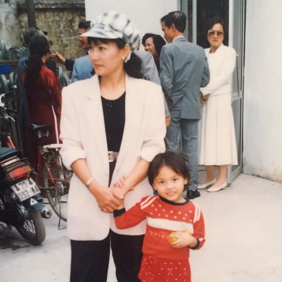 Tấm ảnh này được chụp khi Bảo Thanh theo mẹ đi ăn cưới.