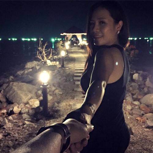 Phan Anh chia sẻ bí quyết giữ lửa trong gia đình là hai vợ chồng không giận nhau quá một ngày. Họ thường xuyên đi du lịch, đi xem phim cùng nhau. Vào những ngày quan trọng như lễ, tết, ngày kỷ niệm, họ vẫn thường nhắn tin chúc mừng nhau.