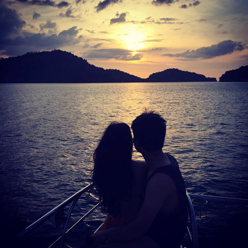 Khoảnh khắc hạnh phúc của Phan Anh và vợ.