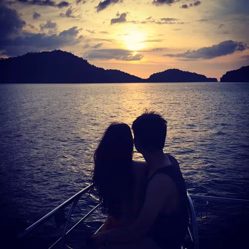 Khoảnh khắc hạnh phúc của Phan Anh và vợ.