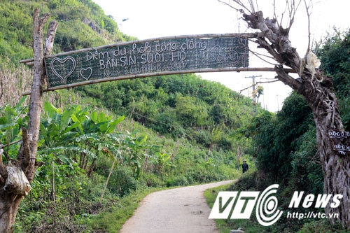 Thác Trái Tim là một tảng đá hình trái tim, phân tác đôi dòng nước cũng thành hình trái tim, tạo ra khung cảnh độc đáo, thu hút du khách.