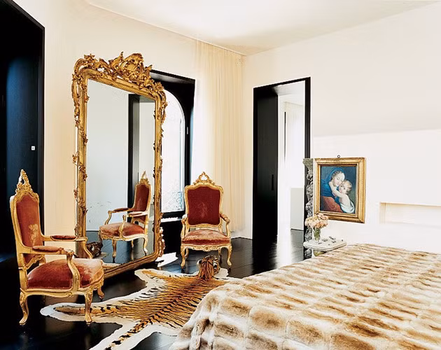 Dolce thích màu trắng còn Gabbana thích màu đỏ.