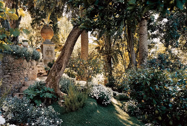 Mới đây, biệt thự này được chọn làm bối cảnh để chụp BST Mùa xuân 2017 của hãng Dolce &amp; Gabbana.