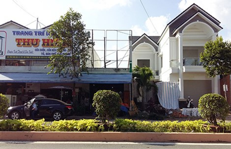 Biet thu ‘moc nham’ tren dat nguoi khac van duoc... cap phep