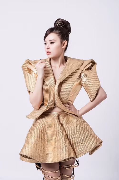 Trên Facebook cá nhân, cô nàng cũng thường xuyên đăng tải những dòng trạng thái lạc quan, yêu đời.