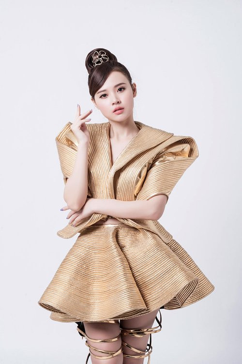 "Thần thái của một người phụ nữ vốn dĩ mới là đích đến cuối cùng của bất kỳ biện pháp làm đẹp hay xu hướng thời trang nào", chia sẻ mới nhất của Midu trên trang cá nhân.