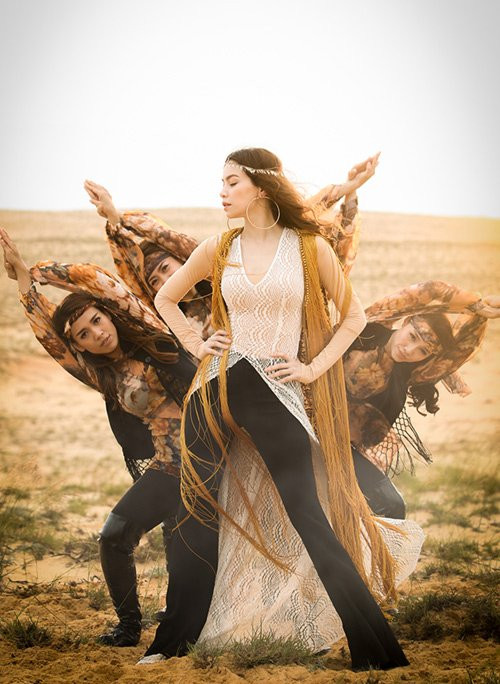 Khi ekip thực hiện cảnh quay cũng là lúc cái nắng oi bức của miền Trung lên đến 40 độ.