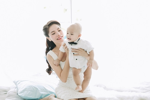 Ngô Mai Trang từng là người mẫu sáng giá của làng thời trang Việt nhiều năm về trước, cô cao 1m70 và hoạt động showbiz với vai trò ca sĩ. Người đẹp kết hôn với doanh nhân Đỗ Hoàng Dương khi còn ở đỉnh cao của sự nghiệp.