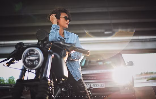 Đường xá ở Việt Nam khá nhỏ, xe không đi nhanh được và đặc biệt vào mùa hè, thời tiết nóng, kèm theo sức nóng toả ra từ giàn máy sẽ rất khó chịu nên mỗi khi có thời gian nghỉ ngơi, Thuỳ Dung sẽ chọn những cung đường Tây Bắc, vừa đi du lịch và cũng là để thoả mãn niềm đam mê tốc độ. Điểm xa nhất Thuỳ Dung từng đến đó là Đồng Văn - Mèo Vạc. Cô mong muốn sẽ có cơ hội chạy xa hơn, mục tiêu trong tương lai đó là được chạy xe xuyên Việt cùng bạn bè.