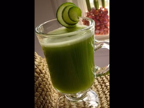 Cỏ lúa mì: Cỏ lúa mì có hàm lượng cao các chất dinh dưỡng, vitamin, khoáng chất và các axit amin thiết yếu cho cơ thể. Nó cũng có tính khử độc cao và là một lựa chọn tuyệt vời nếu bạn muốn giải độc cho cơ thể.