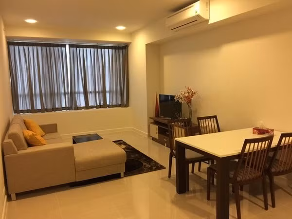 Được biết, căn hộ mà Phạm Hương được sử dụng là một căn hộ chung cư cao cấp, tọa lạc gần trung tâm TP HCM. Căn hộ mới của hoa hậu gần trung tâm quận 1 giúp cô thuận tiện hơn trong công việc. Các gian phòng có không gian khang trang, thoáng đãng và ngăn nắp, nội thất hiện đại, sạch sẽ. Theo chia sẻ trước đó, các gian phòng được bày trí theo đúng sở thích và mong muốn của Tân Hoa hậu Hoàn vũ 2015. Cô cũng mua thêm một số nội thất trang trí phòng ngủ tạo không gian nghỉ ngơi ấm cúng.