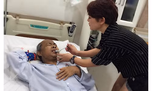 NSUT Han Van Tinh khoc hoi khong biet con duoc bao lau