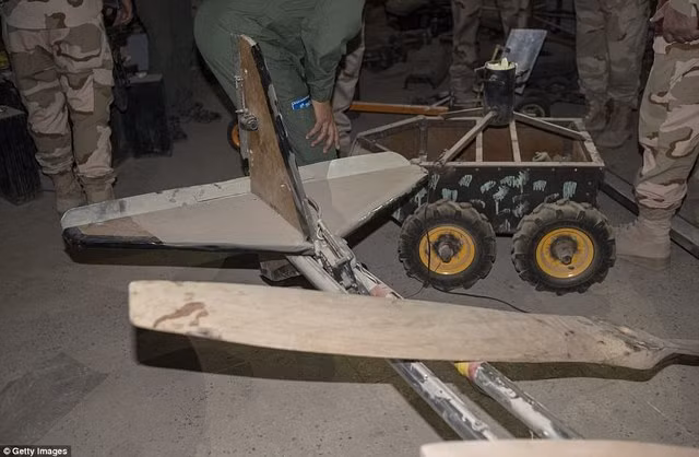 Cách đây ít ngày, Thủ tướng Iraq Haider al-Abadi tuyên bố khủng bố IS sắp sửa bị tiêu diệt hoàn toàn. Nhà thờ Hồi giáo al-Nuri đã được quân chính phủ nắm quyền kiểm soát. Đây là nơi thủ lĩnh tối cao IS từng tuyên bố thành lập cái gọi là “Nhà nước Hồi giáo” năm 2014. Hiện tại, IS đang nắm giữ một khu vực hơn 2 km2 tại thành phố Mosul. Địa hình tại đây rất phức tạp và còn hàng ngàn dân thường đang kẹt lại khiến việc giải phóng gặp nhiều khó khăn.