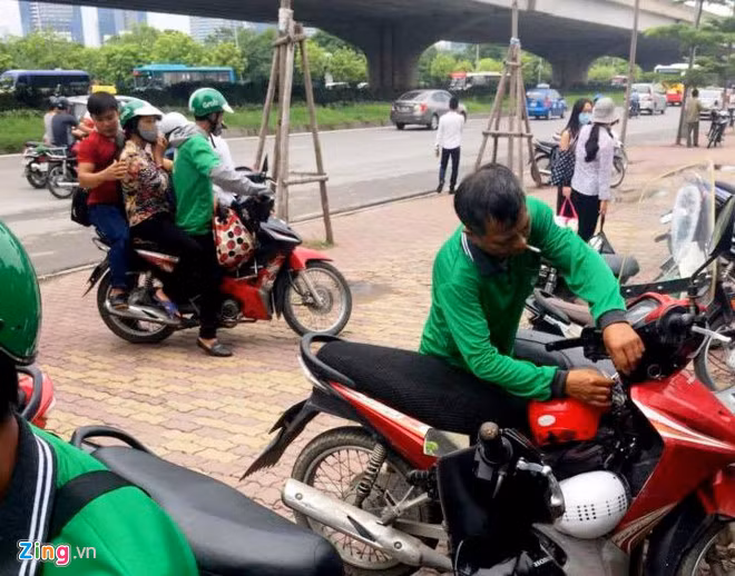 Xe om truyen thong, GrabBike cung pha “luat choi”-Hinh-2