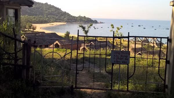 Giám đốc Sở TN-MT Đà Nẵng Nguyễn Điểu cho biết, đã nhiều lần chính quyền ra “tối hậu thư” cho chủ đầu tư, nếu không triển khai sẽ thu hồi. Chủ đầu tư cứ ậm ừ, làm cam kết, nhưng vẫn án binh bất động hết năm này qua năm khác.