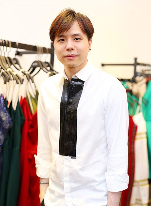 Trịnh Thăng Bình giản dị dự sự kiện. Thời gian gần đây, anh ít xuất hiện trên truyền thông vì bận rộn lưu diễn từ Nam ra Bắc.