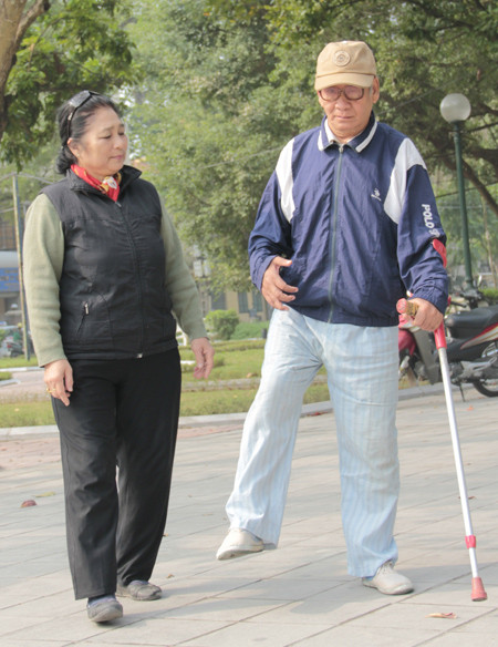 Nghệ sĩ Kim Xuyến và chồng.