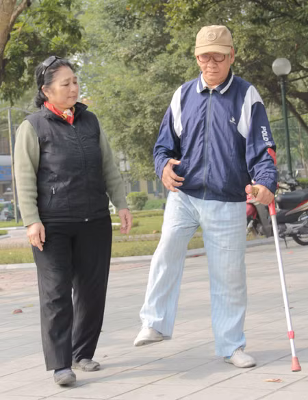 Nghệ sĩ Kim Xuyến và chồng.