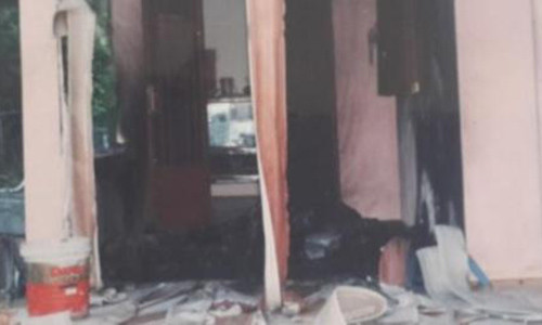 Hiên nhà nơi hai nạn nhân bị chết cháy.