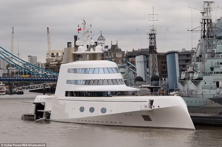 Du thuyền này đã được rao bán một lần hồi năm ngoái.