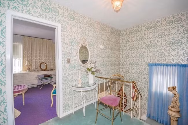 Khu vực tầng 2 lại lấy màu chủ đạo là màu xanh.