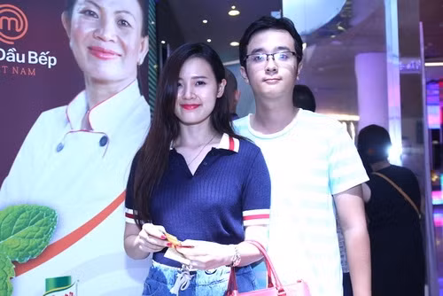 Hot girl Midu sinh ra trong một gia đình có 2 chị em trai, bố làm công an, mẹ làm nội trợ. Em trai của Midu tên là Đặng Trung Hiếu sinh năm 1995, kém hot girl này 6 tuổi.