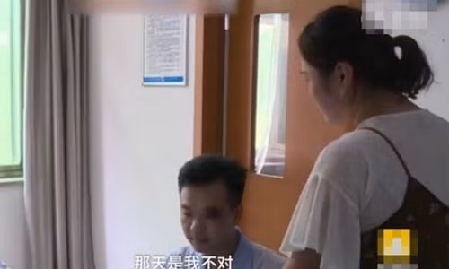 Lay tien giup benh nhan, bac si bi vo danh tham mat