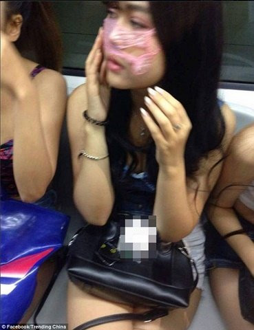 Tuy nhiên, nhiều cư dân mạng khác có cái nhìn cảm thông hơn và cho rằng đây chỉ là một phần trong chiến dịch quảng cáo.