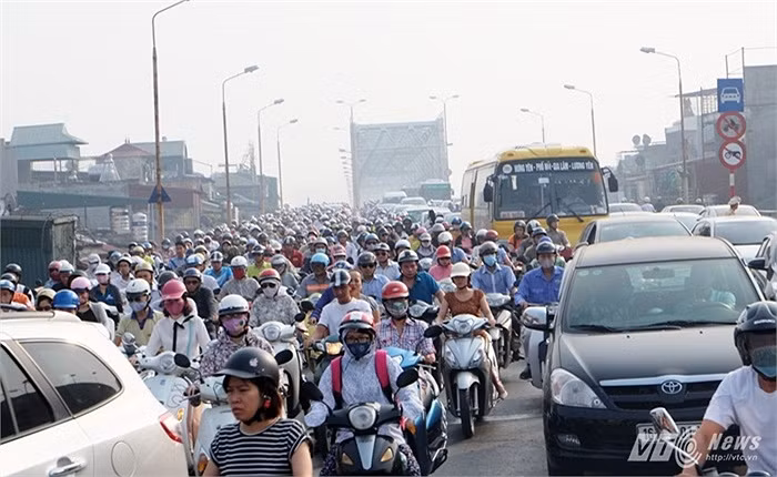 Lực lượng cảnh sát cơ động, cảnh sát giao thông, cảnh sát trật tự đã có mặt tại những 'điểm nóng' giao thông trên địa bàn thành phố.