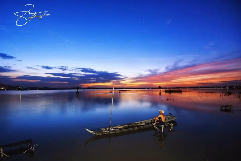 Xuồng, ghe là phương tiện chủ yếu của mỗi gia đình ở nơi này. Châu Đốc bình dị, là nơi có thể giúp bạn thoát khỏi xô bồ, ồn ào của chốn thị thành.