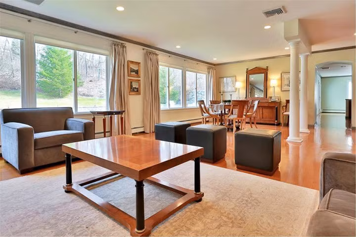 Toàn bộ căn nhà có diện tích 327m2.