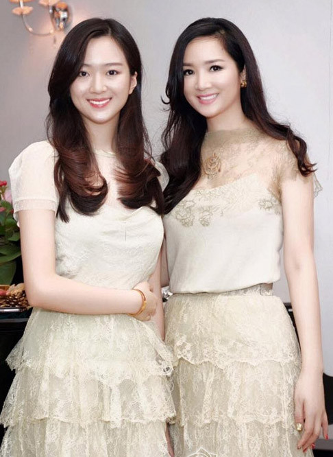 Anh Sa không tham gia showbiz. Cô bé được cho là đang theo học về kinh doanh để tiếp quản công ty của mẹ.